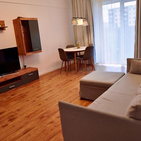 Coresi, 2 Camere, Sleeps 6 Large Private Garden Apartment Pets Welcome Brasov Bagian luar foto