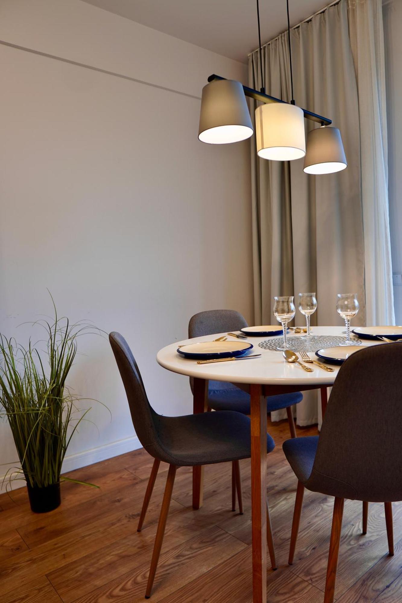 Coresi, 2 Camere, Sleeps 6 Large Private Garden Apartment Pets Welcome Brasov Bagian luar foto