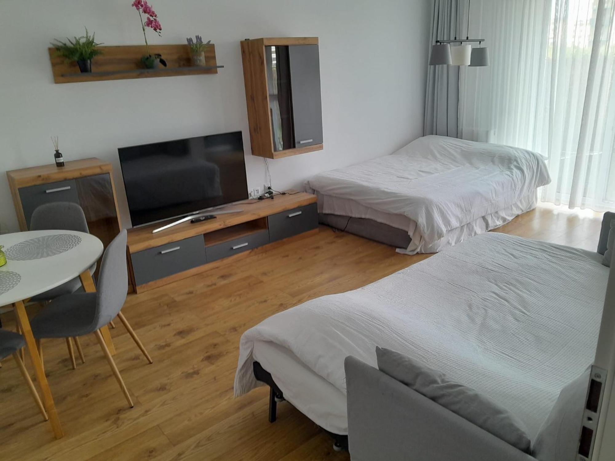 Coresi, 2 Camere, Sleeps 6 Large Private Garden Apartment Pets Welcome Brasov Bagian luar foto